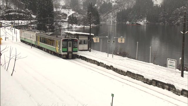 冬を迎え熱狂も落ち着く