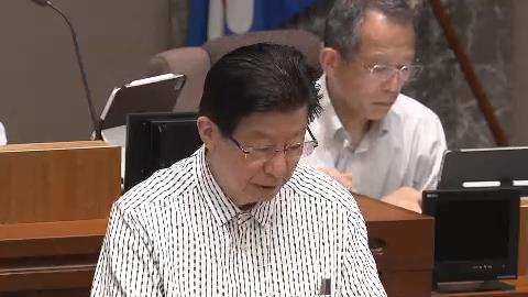給与返上に関して発言する川勝知事