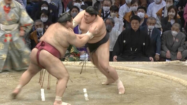 阿炎はのど輪で執拗に攻め返した