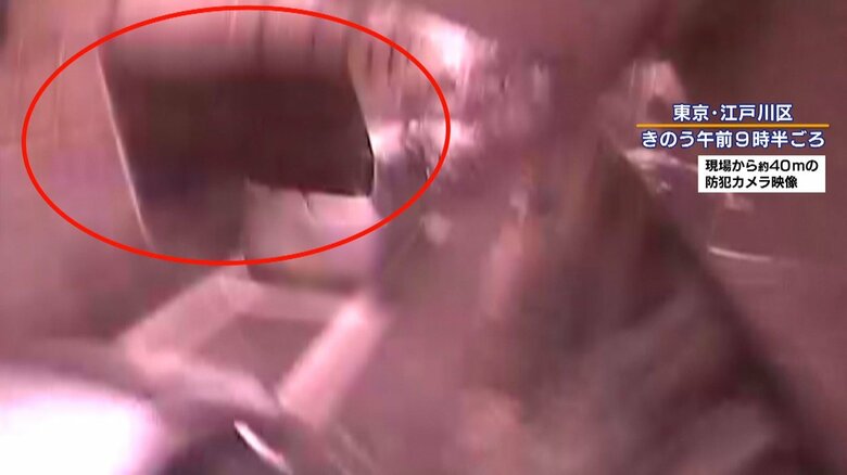 衝撃で剥がれた天井が駐車している車の上に