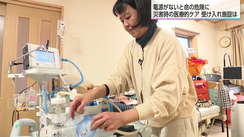 脳性まひの健太郎さんを介護する母・かおりさん