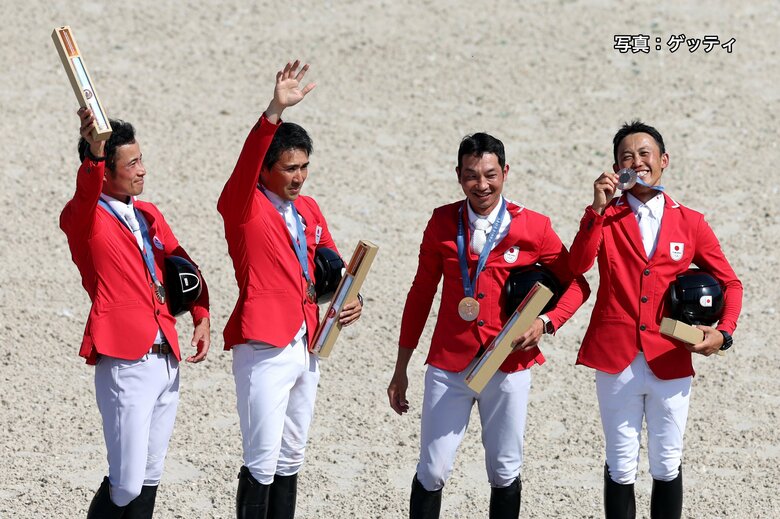 田中利幸選手（39）※右から2人目　北島隆三選手（38）※一番左