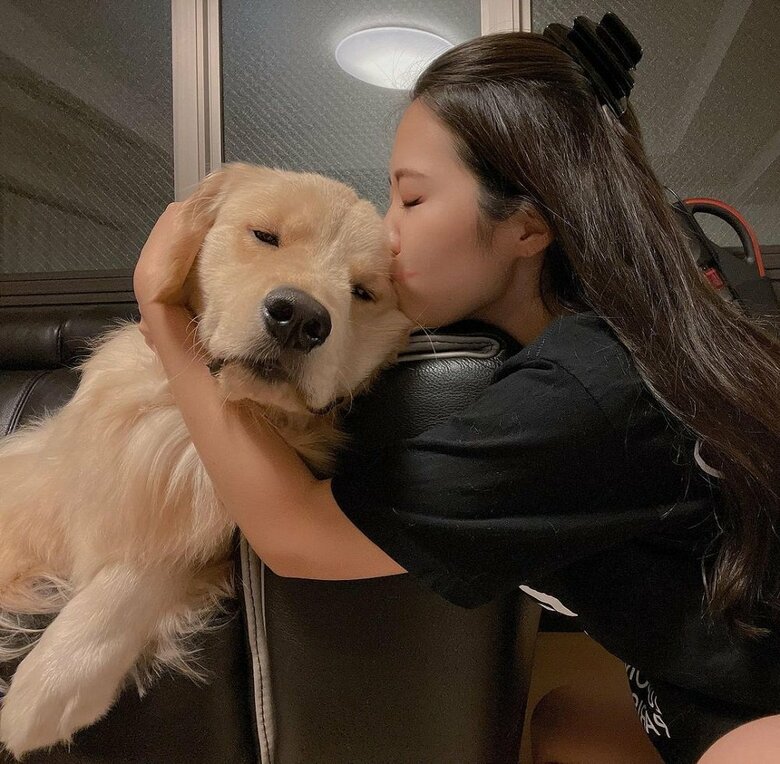 飼い主さんからのチュー　されるがままのLexくん