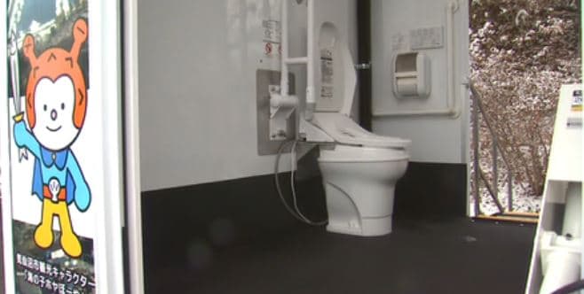 「トイレトレーラー」内観