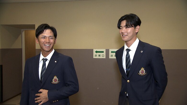 ドラフト当日 会場に向かう宗山塁と浅利太門(日本ハム3位)