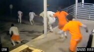 アメリカ南部の拘置所でトイレを壁から引き剥がした穴から男10人脱走…そのうち3人が発見され拘束　逃走した男の中には殺人罪で有罪判決を受けた男も