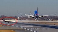 アメリカ・シカゴ空港でサウスウェスト航空の旅客機が着陸をやり直す事態に　旅客機が着陸する寸前の滑走路に小型ジェット機が侵入