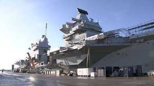 イギリス空母「クイーン・エリザベス」× 護衛艦「いずも」共同演習を要請