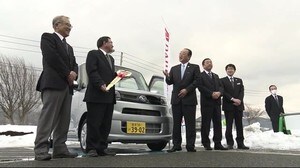 葛巻町の団体へ福祉車両贈る 岩手ダイハツ販売<岩手県>