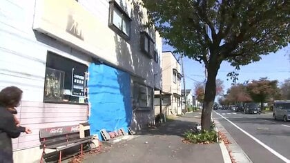 パトカー追跡中の車が建物に次々衝突「キー。キュルキュル。ドン」　車を置いて2人逃走　岩手県盛岡市