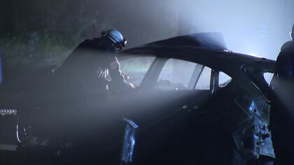 【乗用車が対向車線にはみ出したか…トレーラーと正面衝突して車体が全焼】乗用車に乗っていた男女2人が死亡・助手席の2歳女児は重傷〈北海道苫小牧市〉