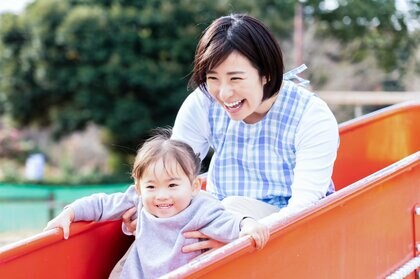 滑り台はなぜ子どもより大人が速い？物理学を知っていると“不思議な謎”を解明した教授に聞いた