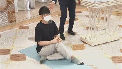 「脱・体育座り」の中学校が話題…専門家オススメの座り方「歌膝」とは? 子供の“腰痛の原因”となる猫背もピンと！