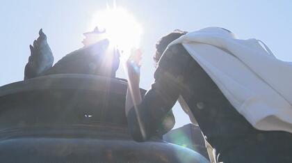 「暑いくらい」　春のような陽気に包まれた信州　善光寺はにぎわい　2月の長野がおよそ20℃　4月下旬並みの暖かさに半そで姿も