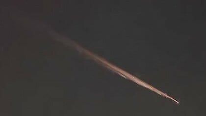 中学生「落ちて地球が終わるかもと思った」沖縄各地で夜空に“謎の光”　驚きと不安の声　専門家「中国ロケットの残骸かと」