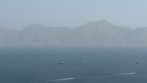 ホルムズ海峡の通航数が最少　3月以降の通航の69％がイラン関係
