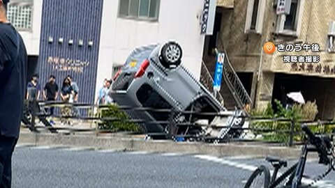 軽自動車が横転 男性軽傷　単独事故として原因調べる