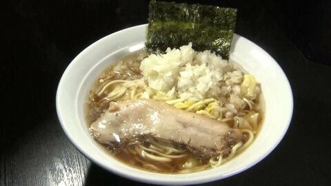 「ボリュームある」1杯250円の激安ラーメン　通常捨てている麺の“端材”活用で麺の原価0円に…餃子も250円