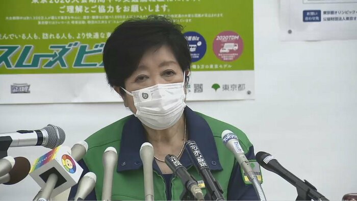 退院後初の会見で息苦しそうに話す小池都知事(7月2日)