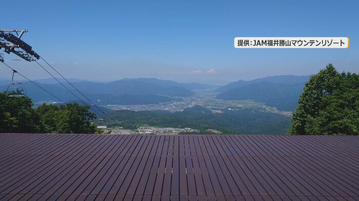 晴れていれば勝山の市街地を見渡せる