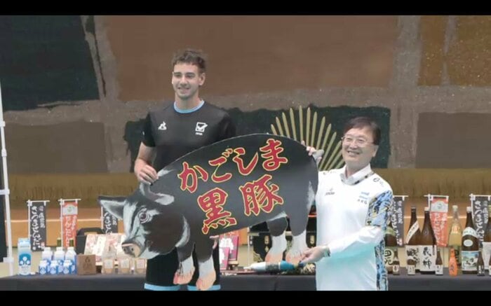 アルゼンチン代表に鹿児島の特産品をプレゼント！