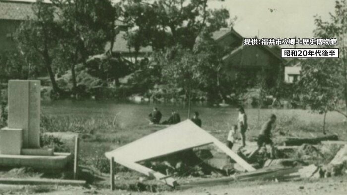 空襲で屋敷が焼け落ちてしまった