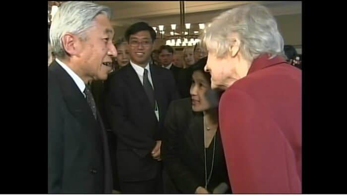 上皇ご夫妻はポーランドでシベリア孤児と面会された 2002年7月