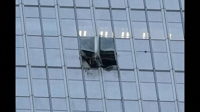 108階建て高層ビルに小型機衝突して穴があいたのだが…
