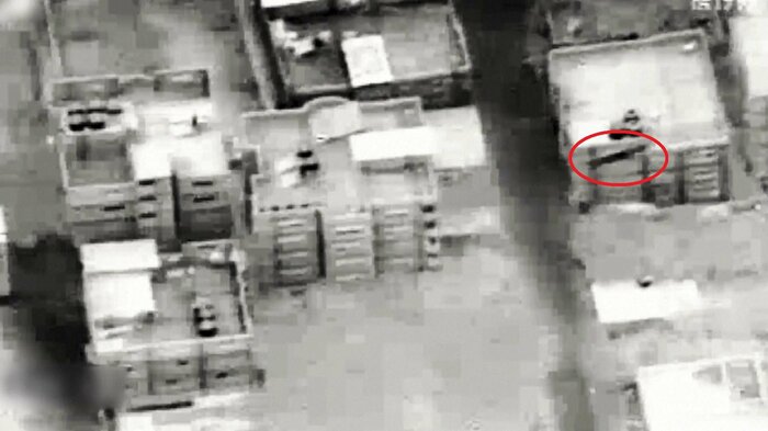 ハマス幹部を爆殺したイスラエル軍の爆撃 円内は投下された爆弾(10月16日・イスラエル国防軍)