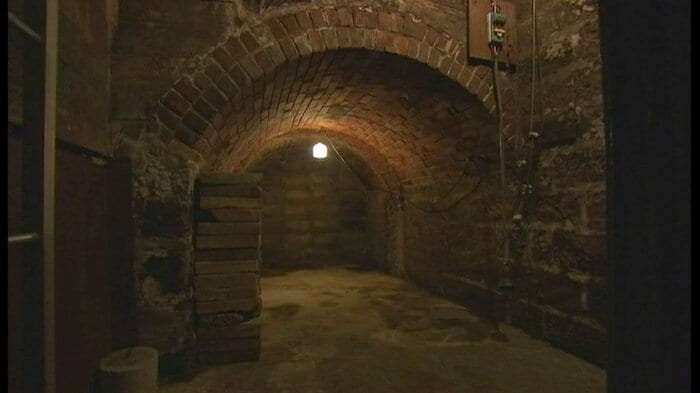 千代田区指定文化財記録映像 「千代田区有形文化財(建造物) 天野屋糀室」より