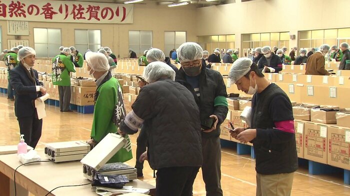 2週間延期して開かれた異例の入札会