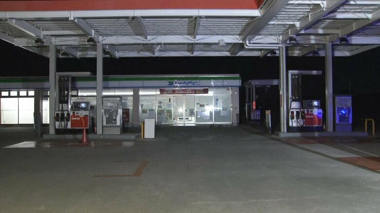 ガソリンスタンド併設のコンビニに強盗　現金22万円奪いバイクで逃走　黒のヘルメットに上下黒色の服　埼玉・鴻巣市｜FNNプライムオンライン