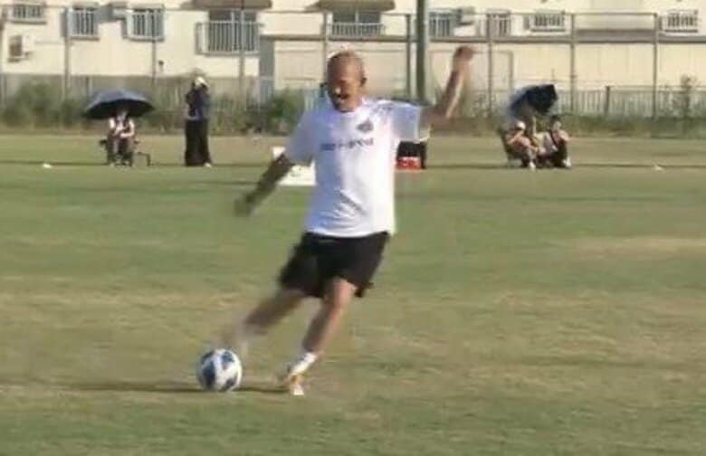 「吸い着くトラップ…美しい足技」レジェンド小野伸二のテクニックに子どもたち釘付け　サッカー教室で魅了【鳥取発】｜FNNプライムオンライン