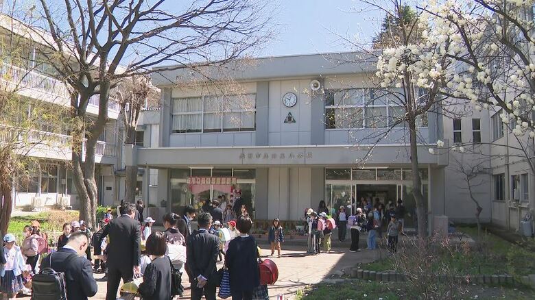 がんばりたいことは？「給食を残さない」「1たす1」　満開の桜の下、小学校で入学式　長野市｜FNNプライムオンライン