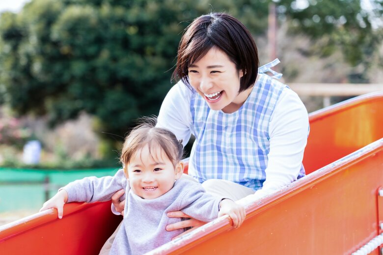 滑り台はなぜ子どもより大人が速い？物理学を知っていると“不思議な謎”を解明した教授に聞いた｜FNNプライムオンライン