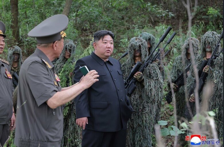 北朝鮮・金正恩総書記が特殊作戦の訓練基地を視察、狙撃兵と特殊部隊の強化を指示　朝鮮中央テレビが現地指導したと報道｜FNNプライムオンライン