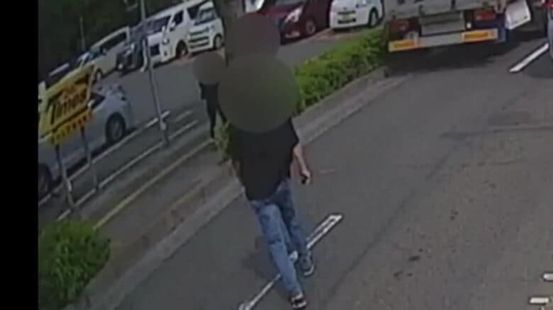 路面電車と右折車が衝突　運転手ら3人が逃げる瞬間　車を置いて堂々と　現場には「右折禁止」看板も　鹿児島市｜FNNプライムオンライン