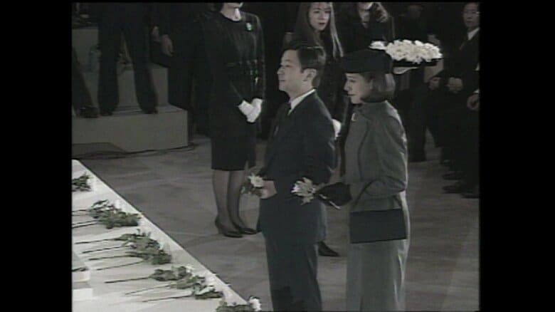 30年前の1月17日「阪神・淡路大震災」から1年の追悼式 皇太子時代の天皇陛下がご夫妻で出席(1996年1月27日放送)【「皇室ご一家」の記憶】|FNNプライムオンライン