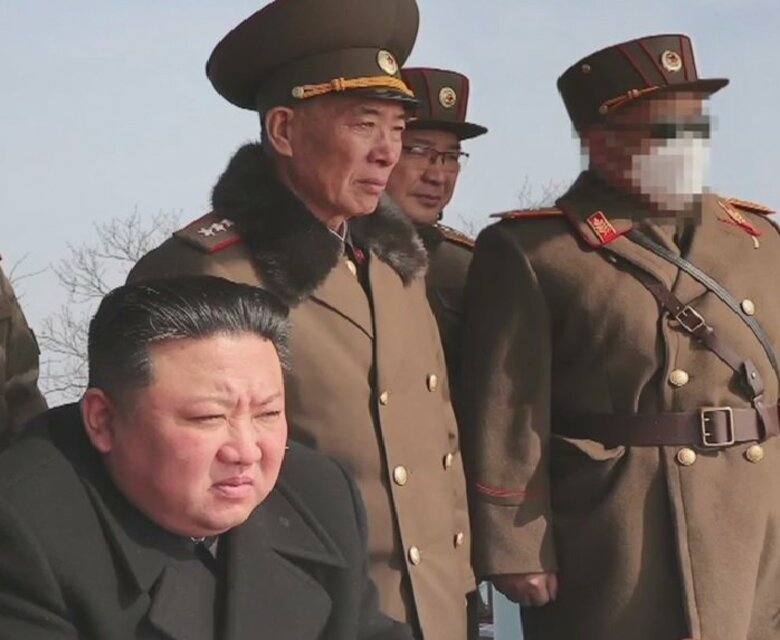 謎の「モザイク男」が金正恩氏の隣に…韓国・日本が標的の「戦術核運用部隊」トップか｜FNNプライムオンライン