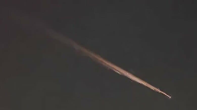 中学生「落ちて地球が終わるかもと思った」沖縄各地で夜空に“謎の光”　驚きと不安の声　専門家「中国ロケットの残骸かと」｜FNNプライムオンライン