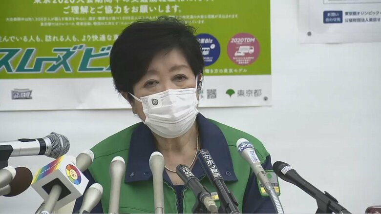退院後初の会見で息苦しそうに話す小池都知事（7月2日）