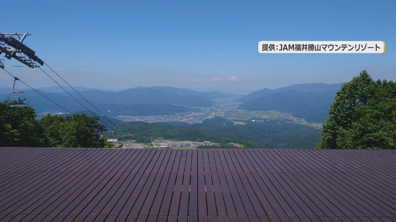 晴れていれば勝山の市街地を見渡せる