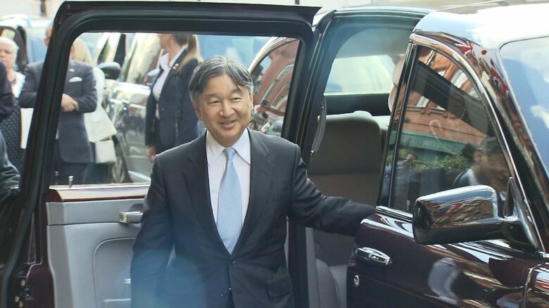 宿泊先のホテルに到着された陛下