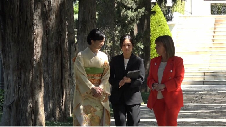 サケラロプル大統領と庭園を散策された　5月28日