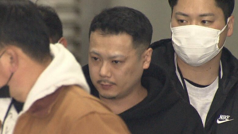 今月19日、乱闘に関わった容疑者が、次々と小岩署に連行されてきた（檜山沙丈容疑者）