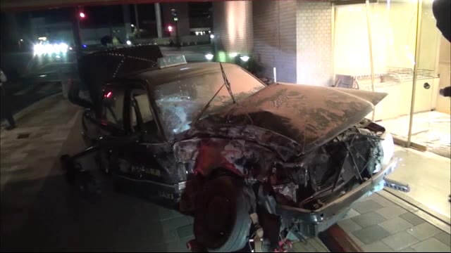 タクシーがホテル玄関に突っ込み あわや…広島市で深夜 バスと交差点出合い頭に衝突弾みで