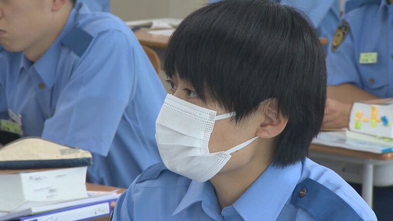 初任科　渡邊花子 巡査