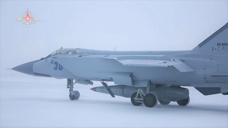 MiG-31K攻撃機に懸架されたキンジャール極超音速ミサイル
