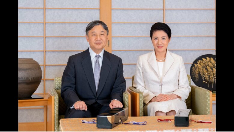 懐紙箱とお盆は輪島塗で壺は珠洲焼　宮内庁提供