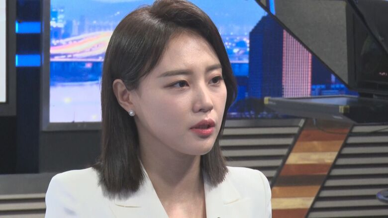 朝のニュース番組のキャスターを務めるイ・ソニョン アナウンサー